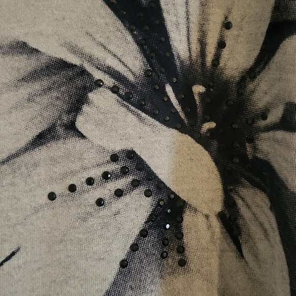 Vanilla Sugar Floral Navy and White Women's Top - Picture 5 of 5